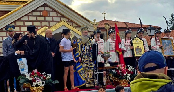 В Кърджали хвърлиха кръста два пъти - в р. Арда и в отоплен басейн за деца 